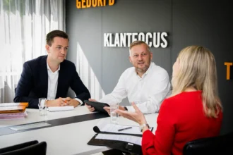 Homepagina header Dommerholt Advocaten klantgesprek